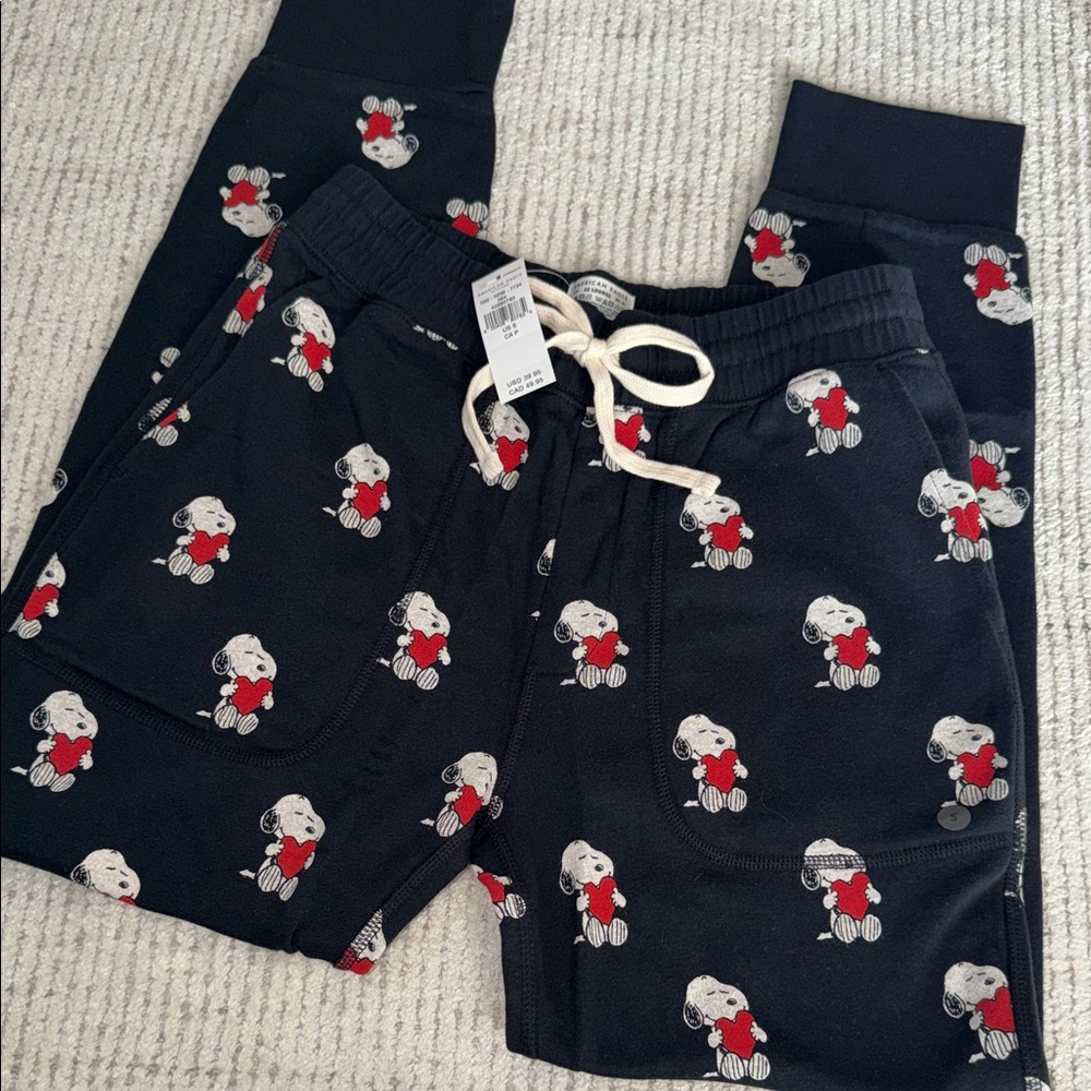 NWT American Eagle Black Lounge Joggers with Snoopy Heart Print